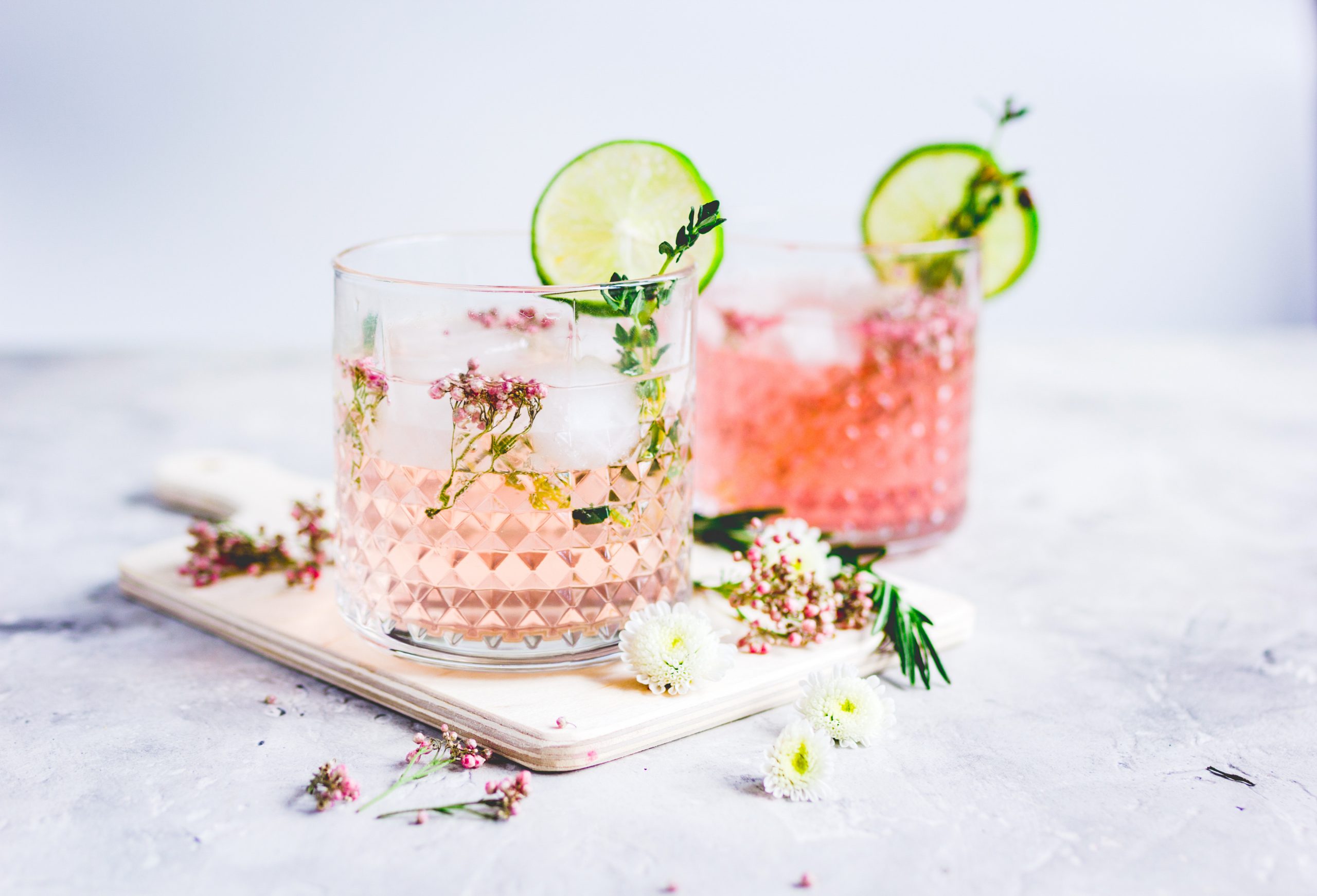 Easy Pink Vodka Lemonade: Craft Your Perfect Summery Drink